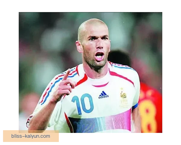 齐达内国家队表现稳健，助力法国球队重回巅峰状态分析