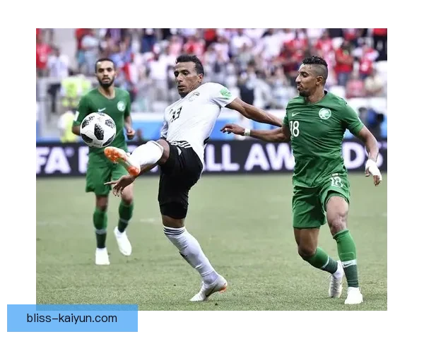 印尼国家队在世预赛中表现稳健，状态逐渐回暖备受关注。